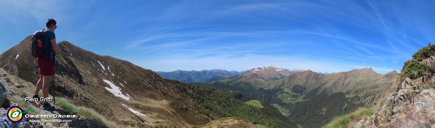 47 Dalla Forcella Rossa vista panoramica ad ovest verso la regione del San Marco.jpg